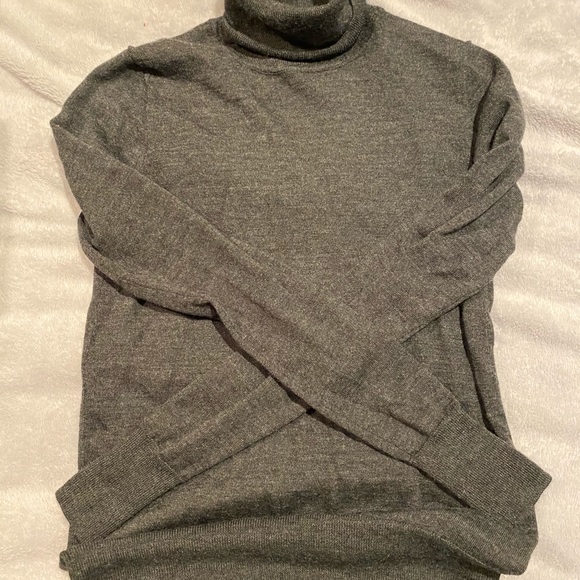 turtleneck - Picture 2 of 3